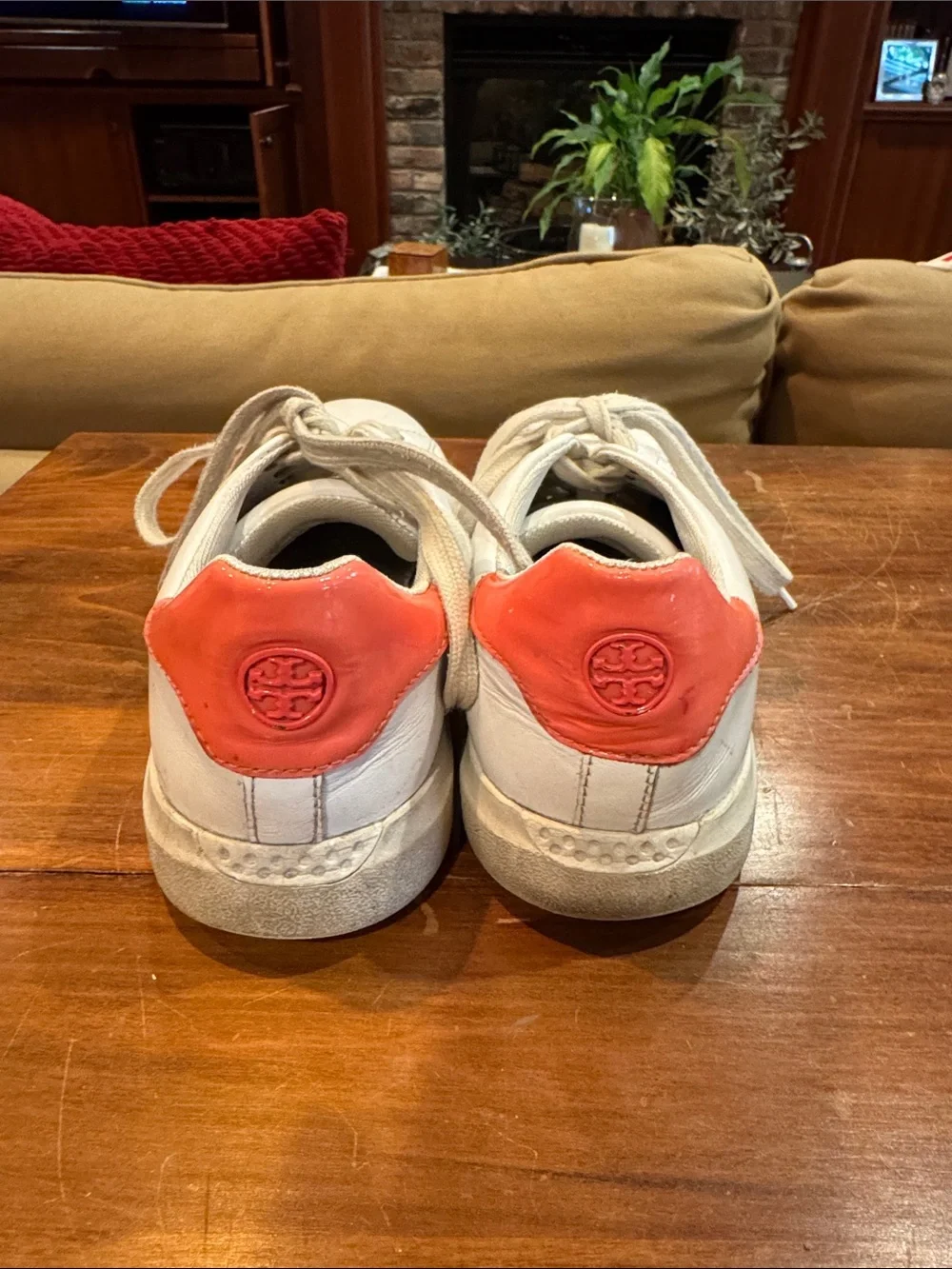 Tory Burch Women’s Sneakers 8 White Leather Comfort Travel Peach Logo